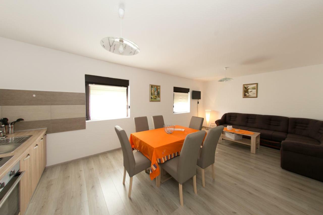 Apartman Lori Otocac Exterior photo